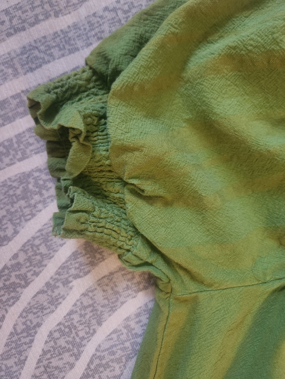 Green Puff Sleeve Smocked Neck Blouse - Picture 3 of 5